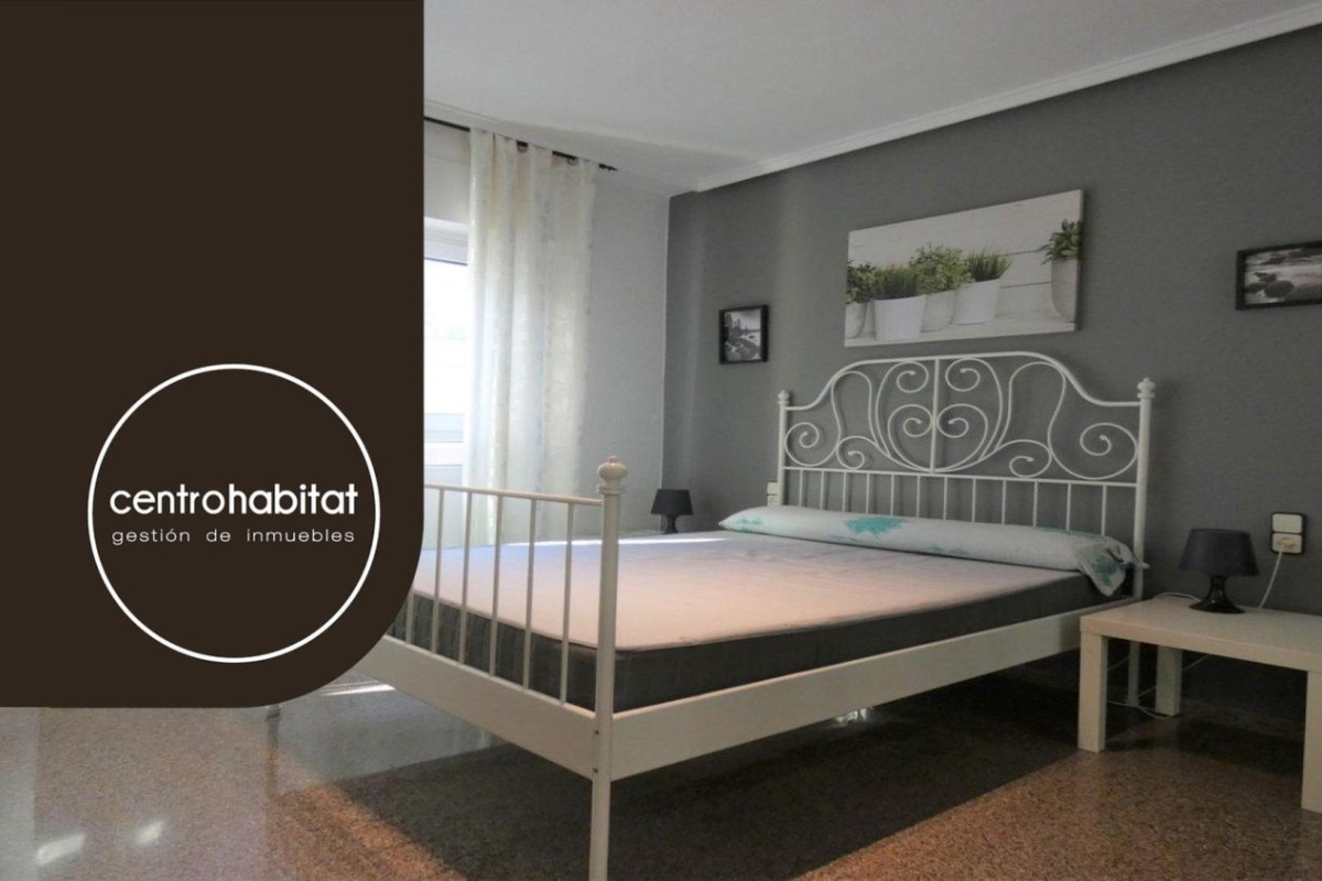 Sale of apartment in Castelar Square - Central Market, Elda
photo 1