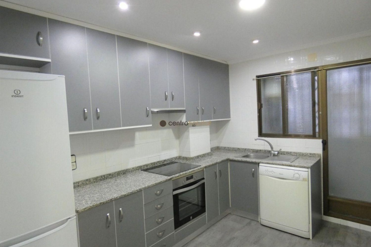 Sale of apartment in Castelar Square - Central Market, Elda
photo 4