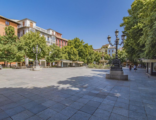 Chalet adosado en venta en Centro , Granada thumbnail 2