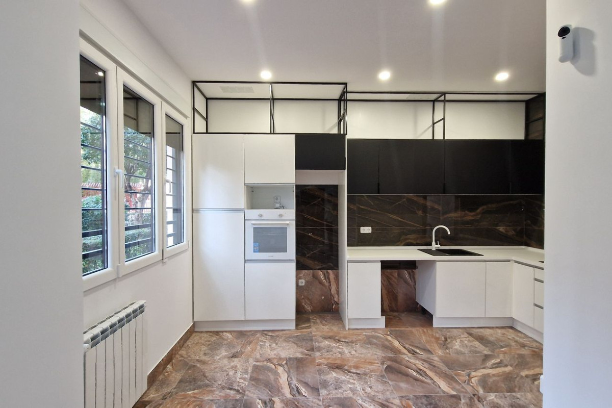 Venta de bajo en Calle Duquesa de Medinaceli s/n, Alcalá de Henares
photo 2