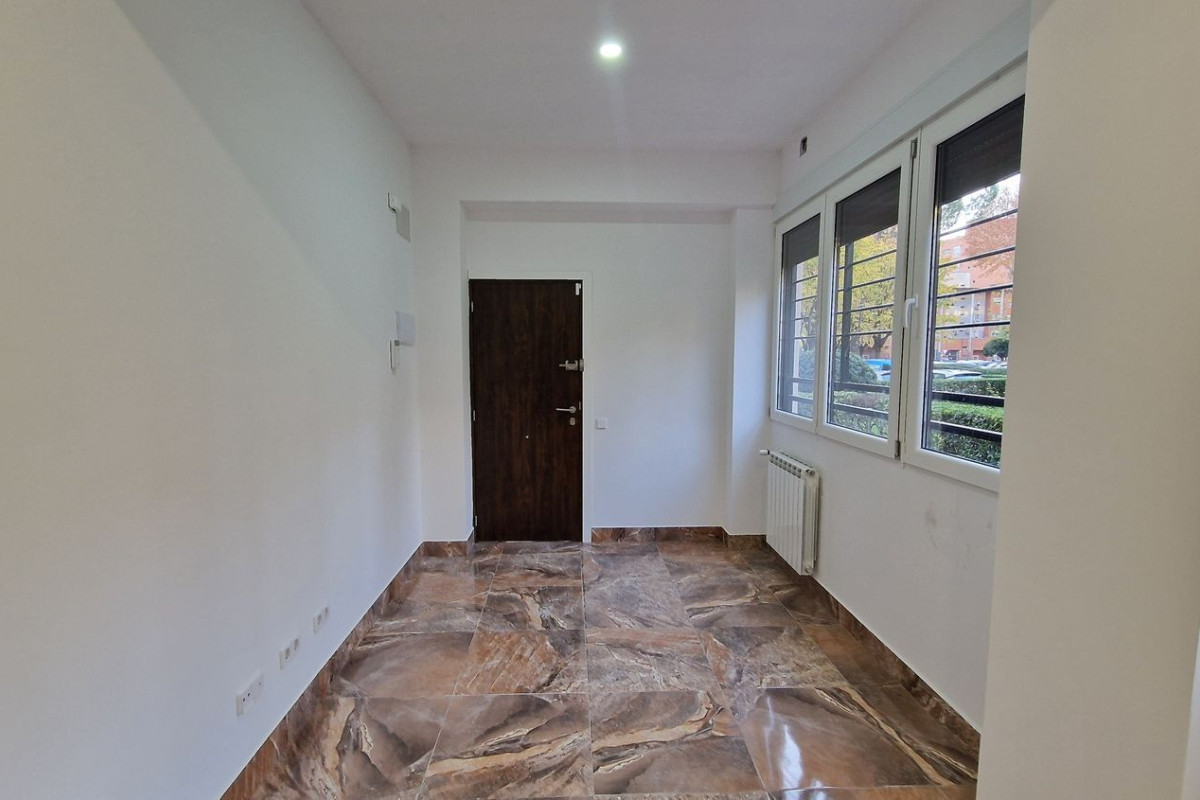 Venta de bajo en Calle Duquesa de Medinaceli s/n, Alcalá de Henares
photo 4