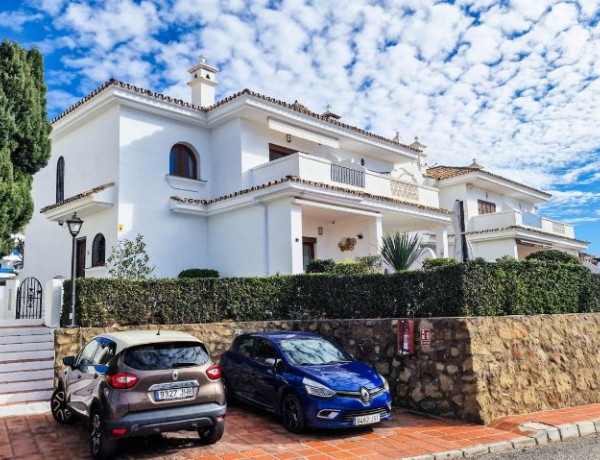 Chalet adosado en venta en Urbanización Cármenes los el Hacho, 26 , Manilva photo 1