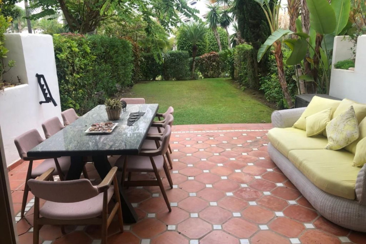 Sale of townhouse in  Costalita s/n , Estepona photo 2