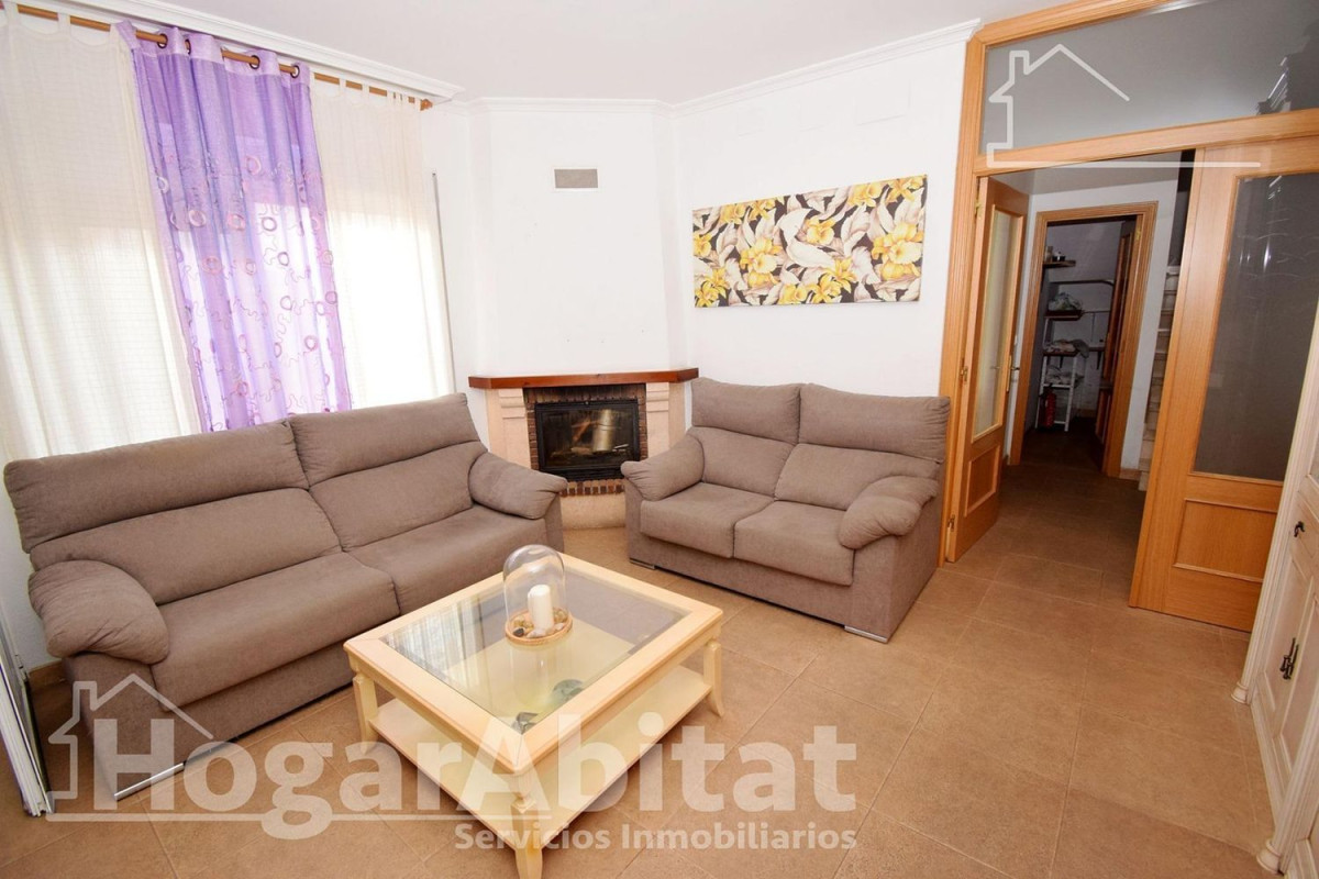 Sale of townhouse in , Wave photo 4