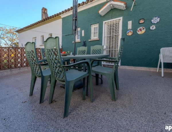 Chalet independiente en venta en  La Creu de Barberà - Avinguda - Eixample , Sabadell photo 1