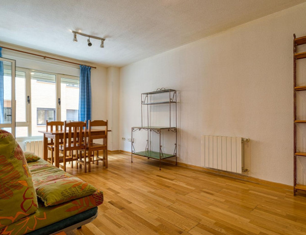 Piso en venta en Calle Agustín Rodríguez Sahagún, 40 a, Ávila thumbnail 1