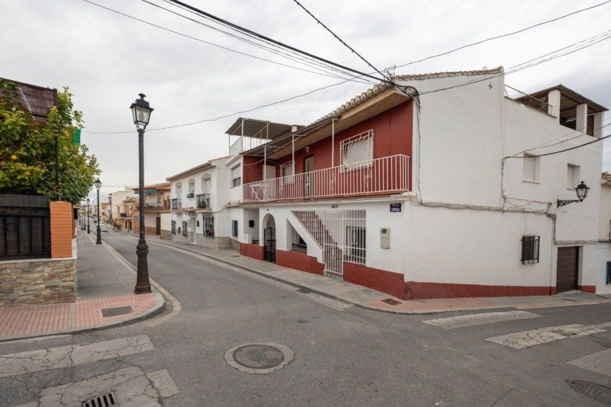 Sprzedaż szeregowego domku w Calle Cuenca, 2424 , La Zubia photo 2