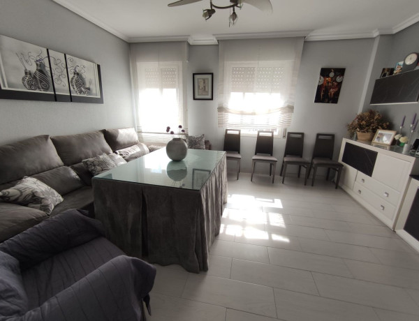 Piso en venta en Calle Alcalá Zamora, 18, Distrito Santa Rosa - Valdeolleros photo 1