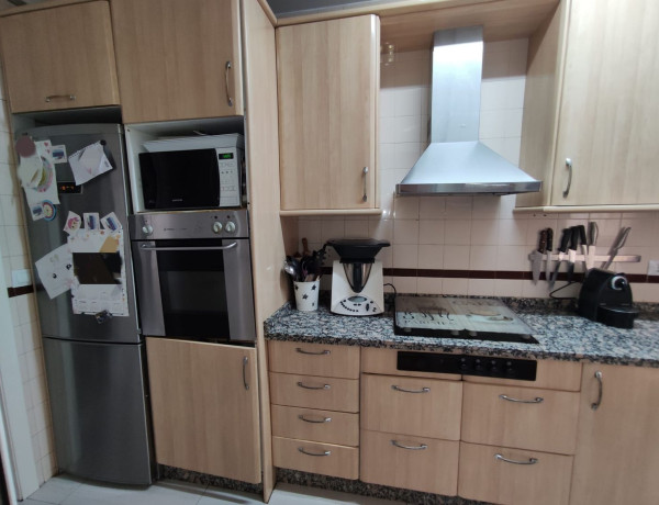 Piso en venta en Calle Alcalá Zamora, 18, Distrito Santa Rosa - Valdeolleros thumbnail 2