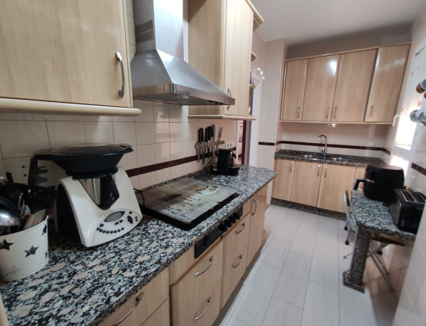 Piso en venta en  Calle Alcalá Zamora, 18, Distrito Santa Rosa - Valdeolleros photo 4