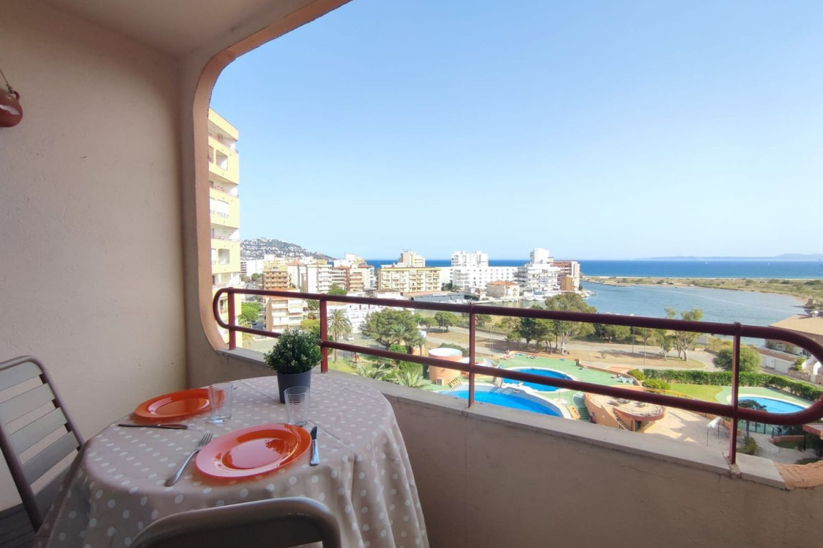 Venta de piso en Calle Cap Ponent, Roses
 photo 2