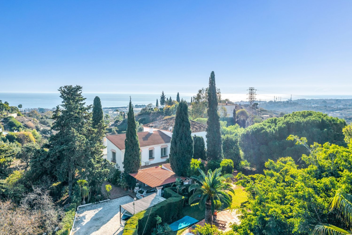 Sale of independent chalet in Torrevigia, Estepona
photo 3