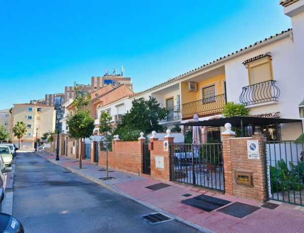Chalet independiente en venta en  Calle Miguel Bueno, Fuengirola photo 2