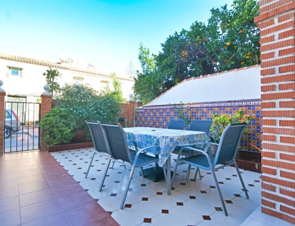 Chalet independiente en venta en  Calle Miguel Bueno, Fuengirola photo 3