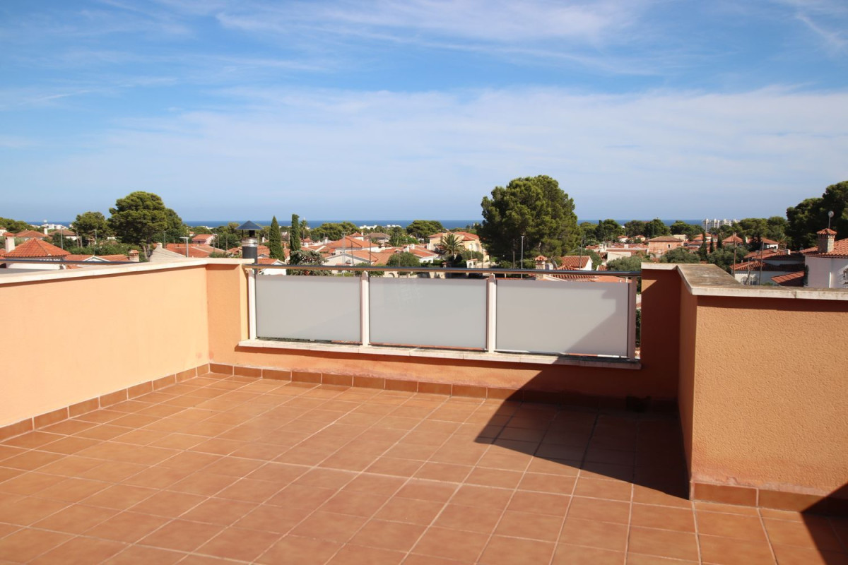 Sale of townhouse in  Urb. centro , Mont-Roig del Camp photo 3