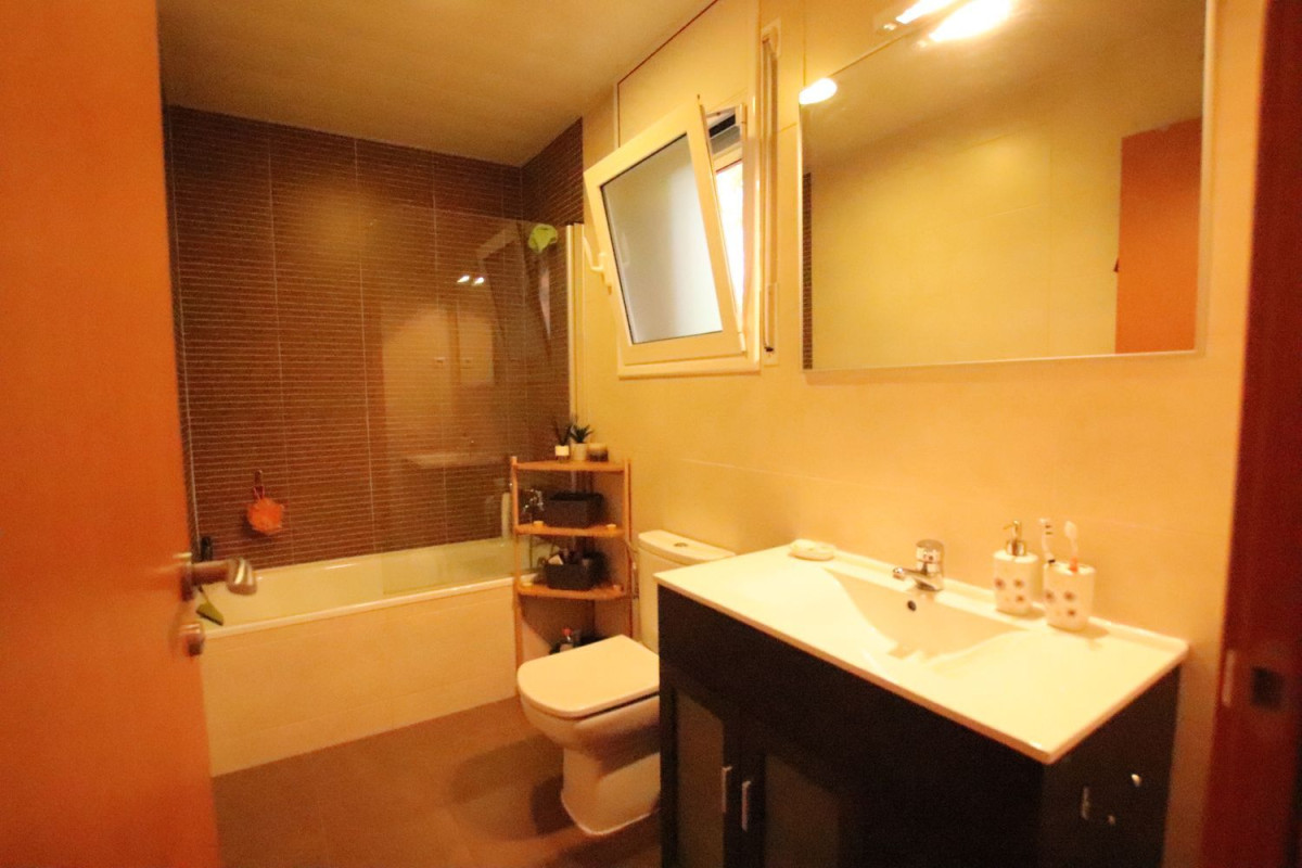 Sale of townhouse in  Urb. centro , Mont-Roig del Camp photo 5