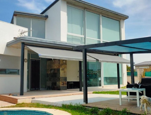 Detached villa for sale in Calle la Pola, Ribamontan al Mar photo 1