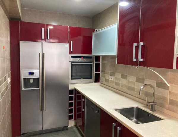 Продажа квартиры в  Calle Alfonso IX, Cáceres photo 1