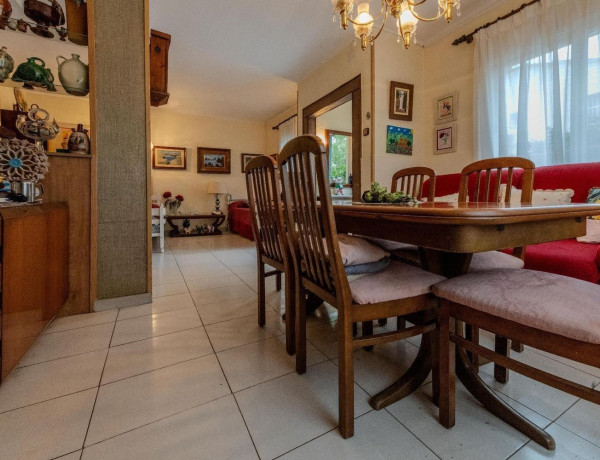 Chalet adosado en venta en  La Creu de Barberà - Avinguda - Eixample , Sabadell photo 3