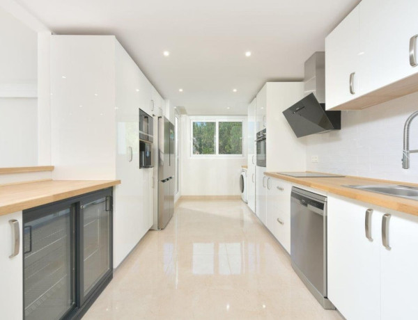 Penthouse for sale in Nueva Andalucía , Marbella thumbnail 2