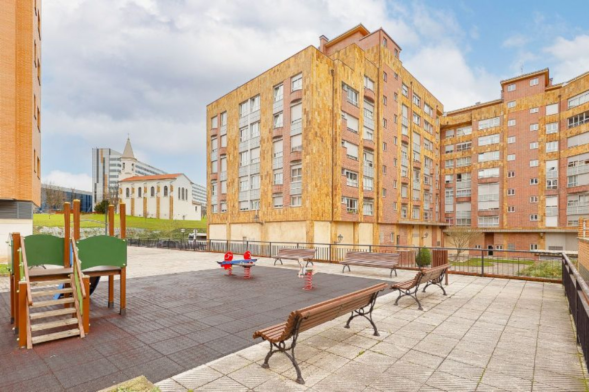 Venta de piso en Avenida Roma, 8, Oviedo
photo 1