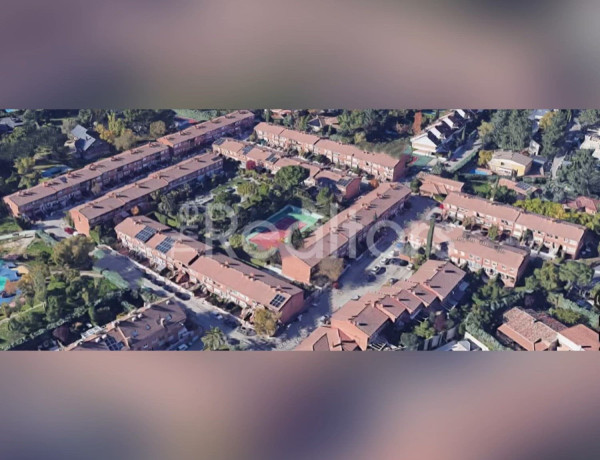 Chalet adosado en venta en  Ronda San Martín , Majadahonda photo 2