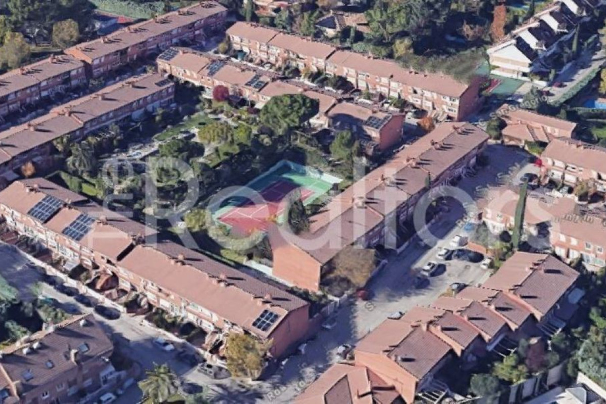 Venta de chalet adosado en Ronda San Martín , Majadahonda photo 4