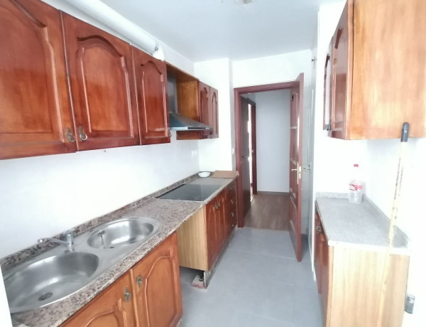 Piso en venta en  Santa Rosa - Valdeolleros , Distrito Santa Rosa - Valdeolleros photo 4