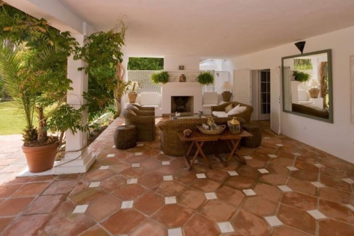Sale of independent chalet in Benamara - Atalaya, Estepona
photo 2