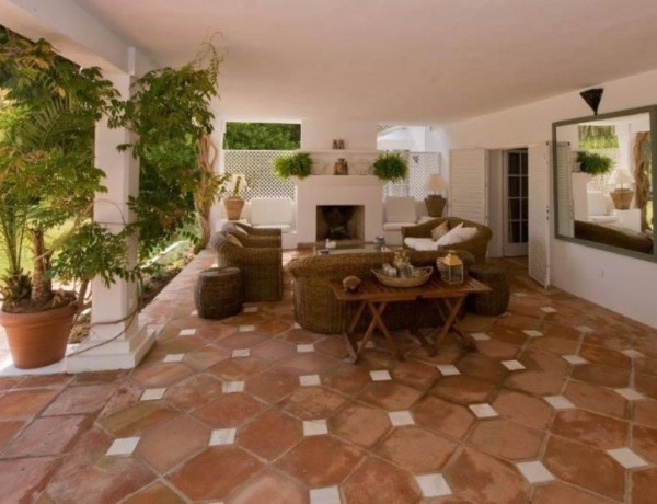 Detached villa for sale in Benamara - Atalaya , Estepona thumbnail 1