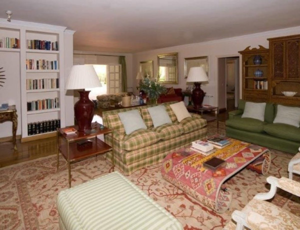 Detached villa for sale in Benamara - Atalaya , Estepona thumbnail 2