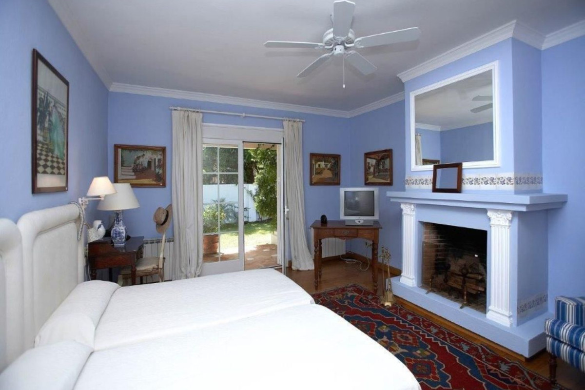 Sale of independent chalet in Benamara - Atalaya, Estepona
photo 4