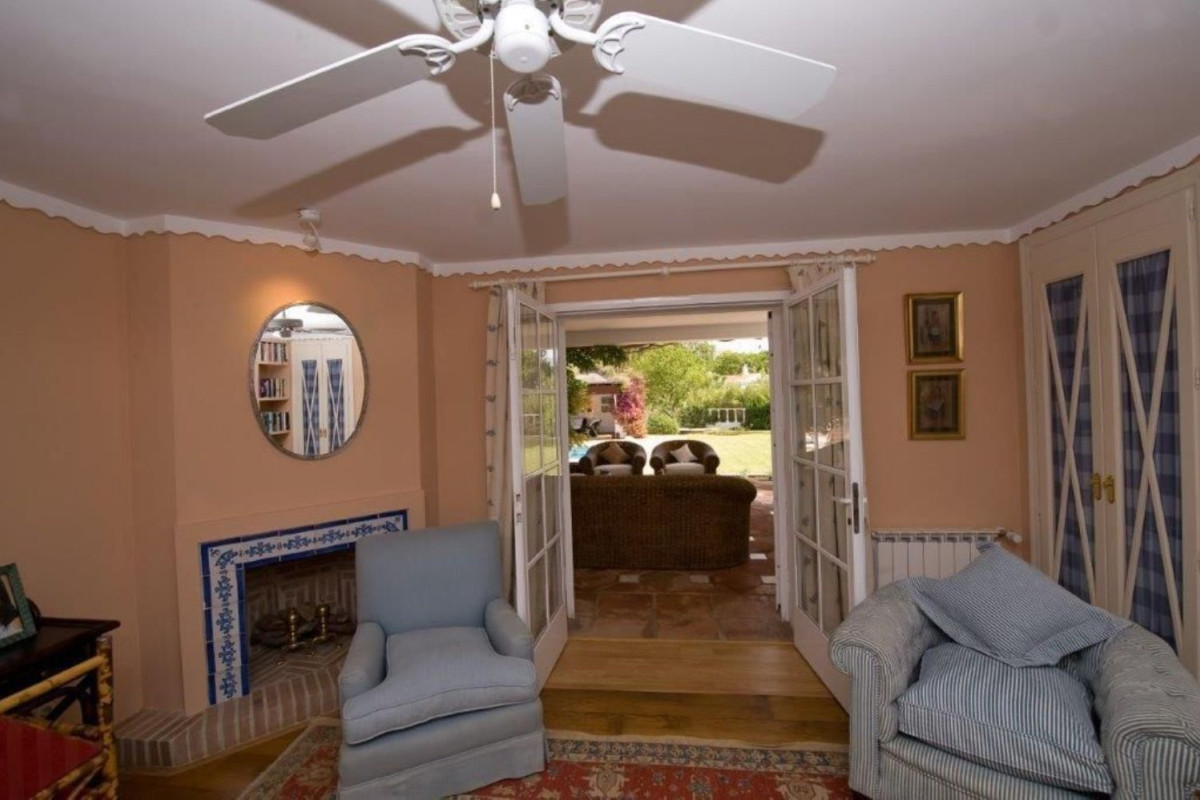 Sale of independent chalet in Benamara - Atalaya, Estepona
photo 5