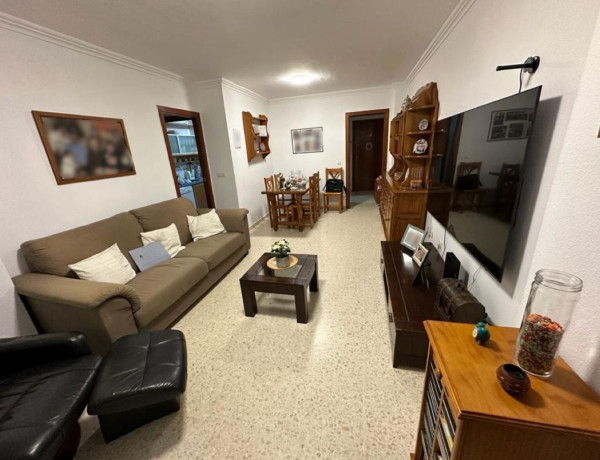 Продажа квартиры в  Calle del Almendro, La Linea de la Concepcion photo 1