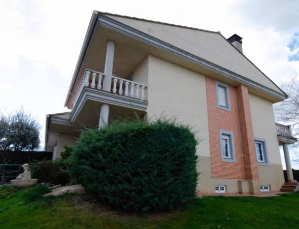 Chalet adosado en venta en , Santa Marta de Tormes photo 1