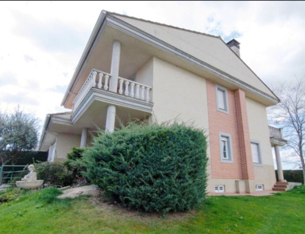 Chalet adosado en venta en , Santa Marta de Tormes thumbnail 2