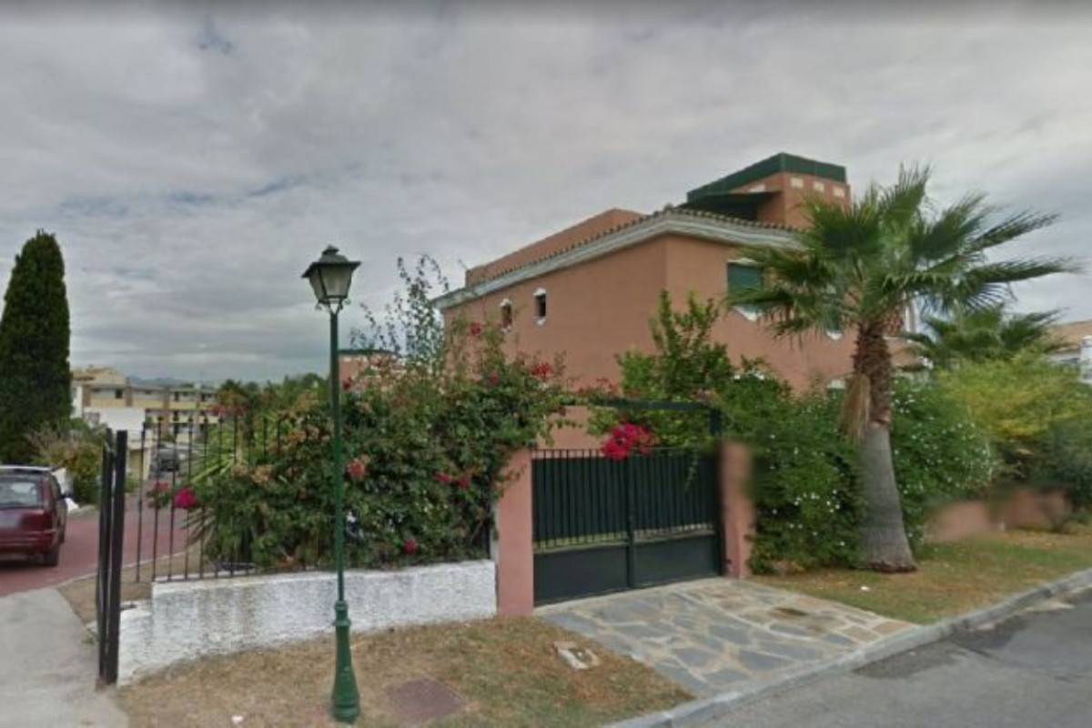 Sprzedaż garażu w Calle de los Alcotanes , Marbella photo 1
