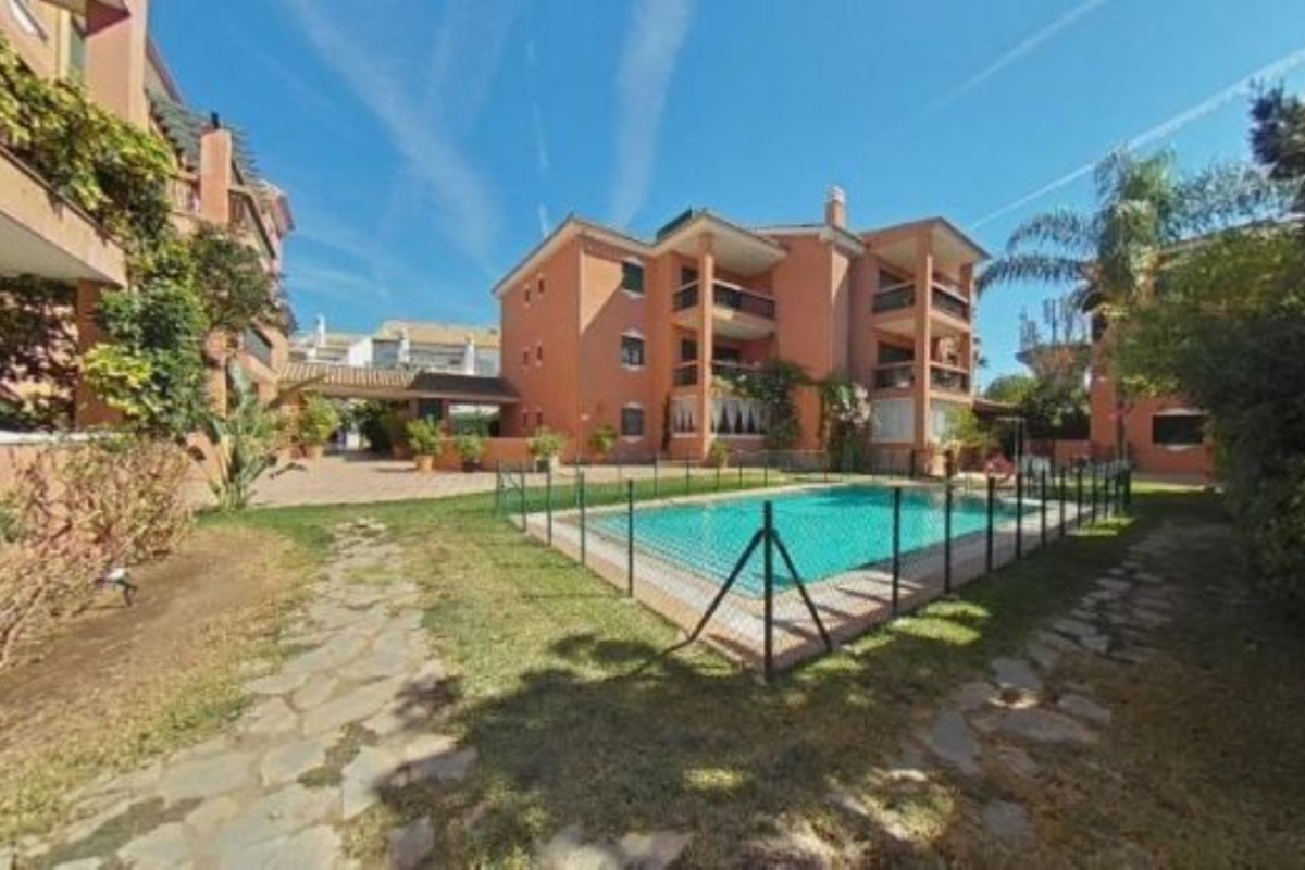 Sprzedaż garażu w Calle de los Alcotanes , Marbella photo 3