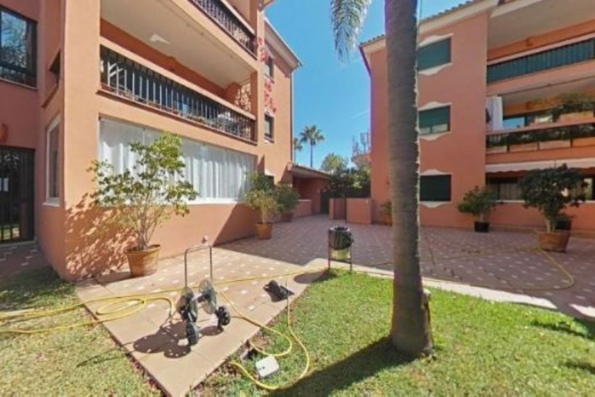 Sprzedaż garażu w Calle de los Alcotanes , Marbella photo 5