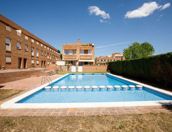 Chalet adosado en venta en Bardají-Molí de Baix , Cubelles photo 1