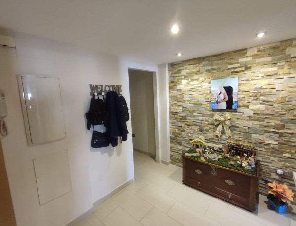 Piso en venta en Santa Rosa - Valdeolleros , Distrito Santa Rosa - Valdeolleros photo 1