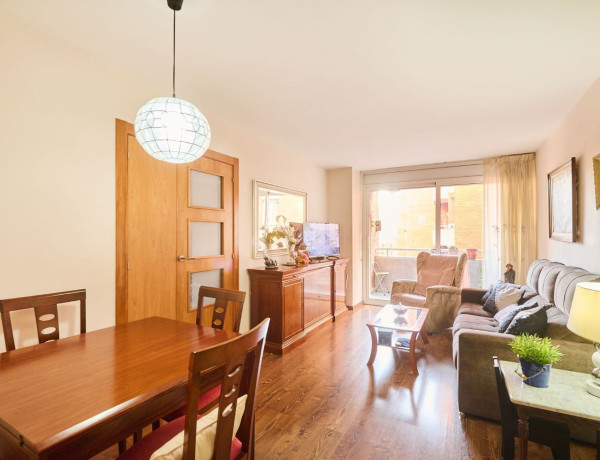 Piso en venta en Calle de Llefià, Badalona photo 1