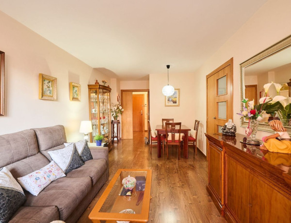 Piso en venta en Calle de Llefià, Badalona thumbnail 2