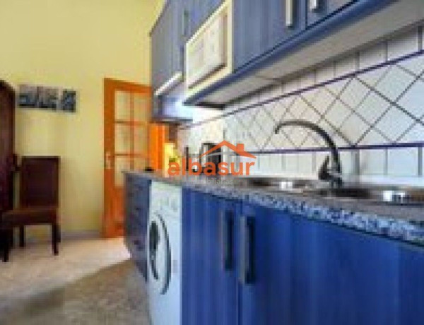 Piso en venta en Calle Escultor Juan de Mesa s/n, Distrito Centro - Casco Histórico thumbnail 1