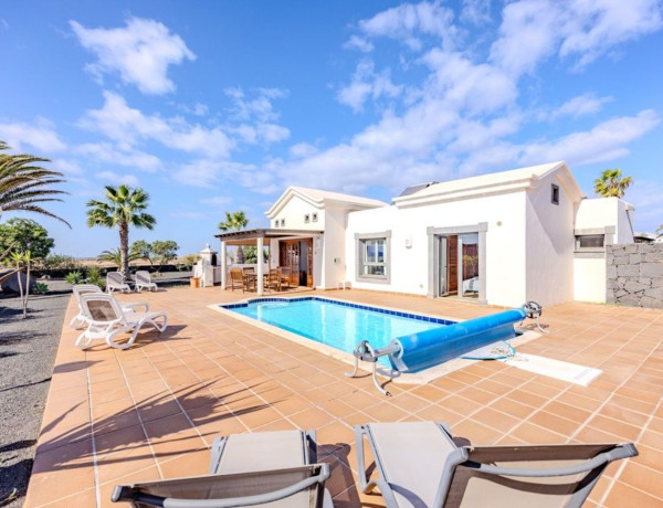 Detached villa for sale in  Playa Blanca , Yaiza photo 2