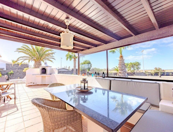 Detached villa for sale in  Playa Blanca , Yaiza photo 4