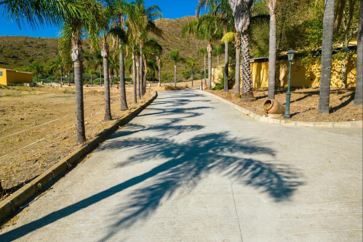 Venta de finca rústica en  La Cala Golf - Lagar Martell , Mijas photo 2