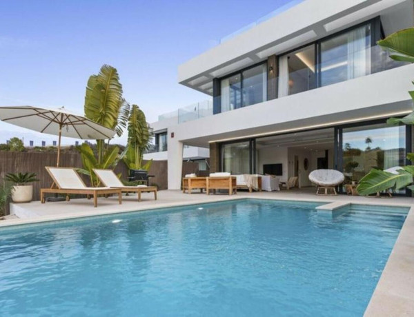 Detached villa for sale in Calle de Sabinillas, Estepona photo 1