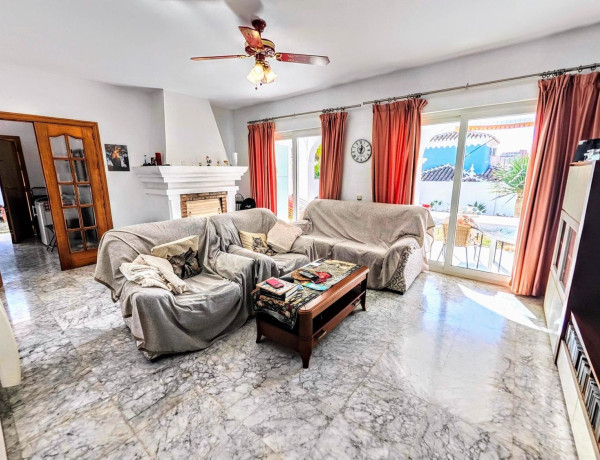 Chalet independiente en venta en Solymar - Puerto Marina , Benalmádena thumbnail 2
