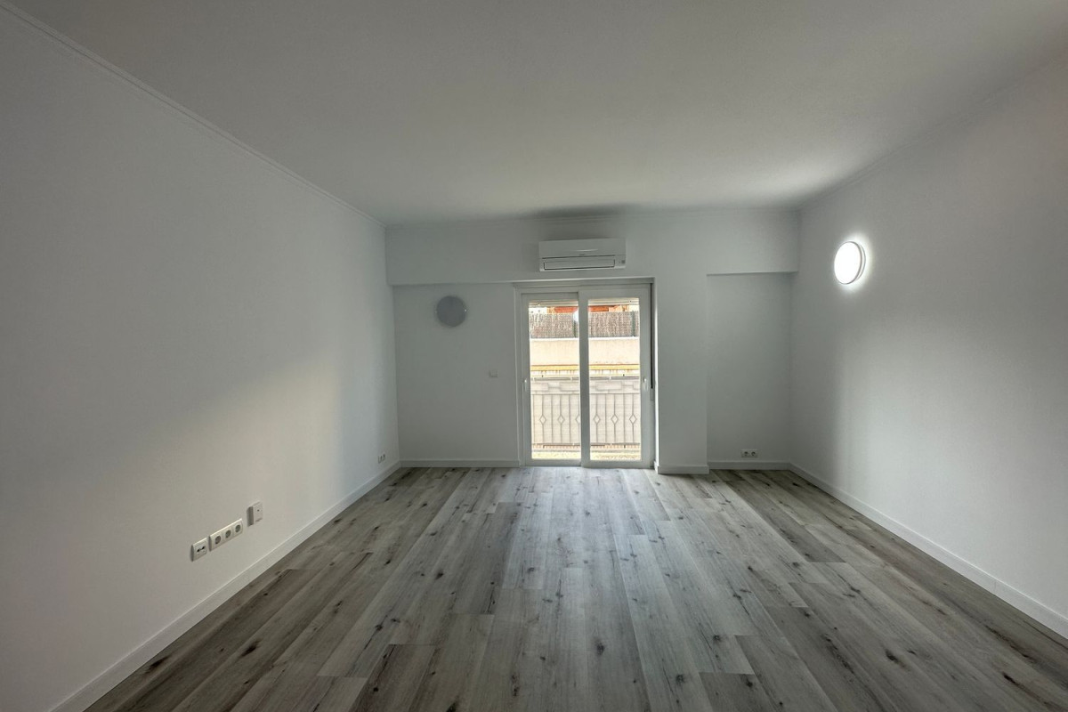 Sale of apartment in San Antonio de Portmany, San Antonio de Portmany
photo 1